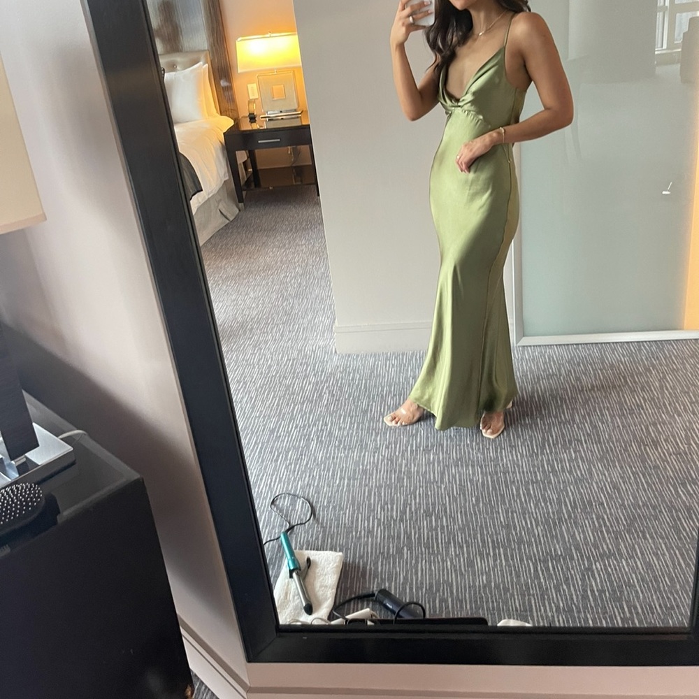 Worn once at my friends rehearsal dinner!